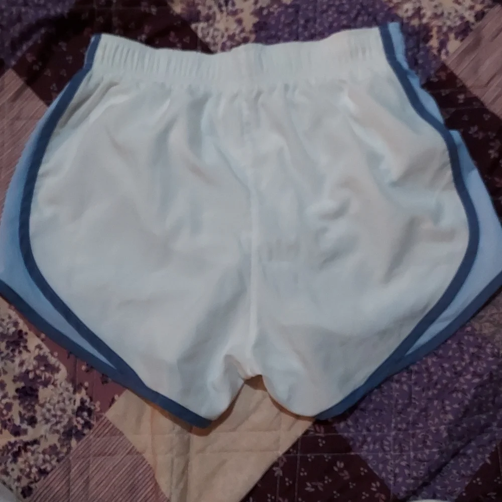 Nike sports shorts - Picture 2 of 5